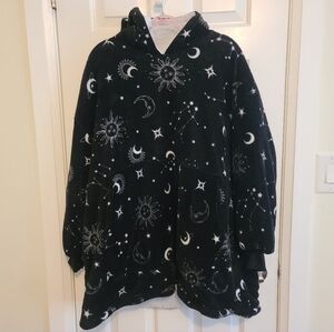 Weekend Edition Blanket Hoodie in M/L